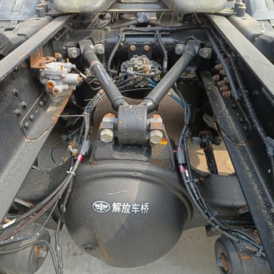J6p 중량 운송용 럭 6×4 드라이브 휠 튜브리스 타이어 디자인