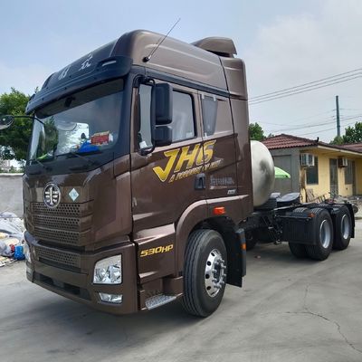 리버레이션 Jh6 가스 트럭 6*4 Sinotruk 차시로 향상된 스티어링 성능