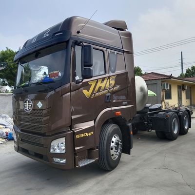 6x4 드라이브 휠 시노트럭 차시 해방 가스 트랙터 트레일러 트럭 530HP 용량