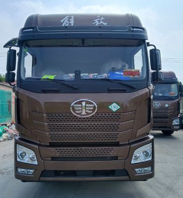 630HP 가스 트랙터 운송 트럭 타이어와 ISO 인증을 Sinotruk 차시