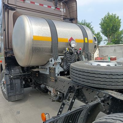 630HP 가스 트랙터 운송 트럭 4*2 Sinotruk 차시와 &gt; 8L 엔진 용량