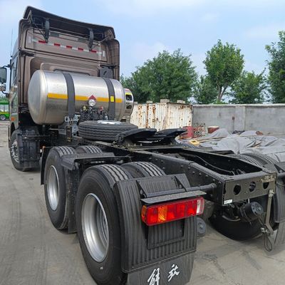 630HP 가스 트랙터 운송 트럭 4*2 Sinotruk 차시와 &gt; 8L 엔진 용량