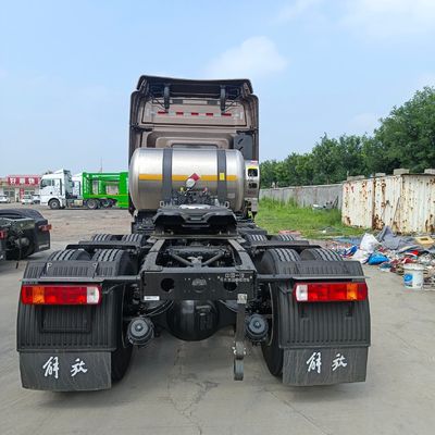 630HP 가스 트랙터 운송 트럭 4*2 Sinotruk 차시와 &gt; 8L 엔진 용량
