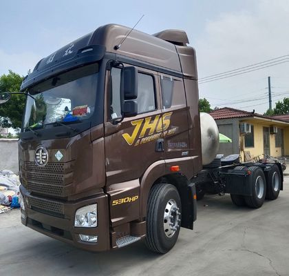 630HP 튜브리스 패스 스티어링 가스 트랙터 트레일러 트럭 6 * 4 탄소 강철 화물 상자