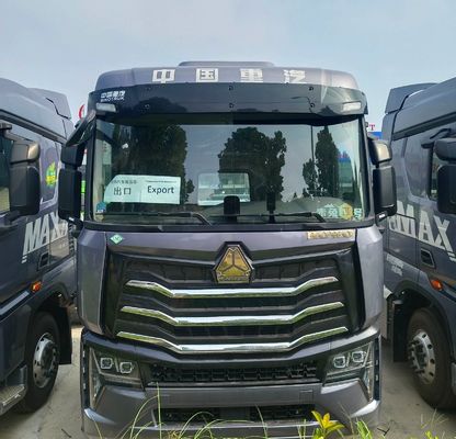 스티어링 시스템 중량 HOWO LNG 트랙션 트럭 6*4/4*2/6*2 580-700HP 커스터마이징