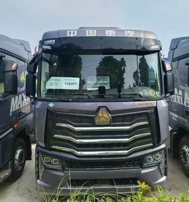 2024 Euro6 HOWO LNG 트랙션 트럭 6 * 4/4 * 2/6 * 2 480HP에서 700HP 운송 트럭