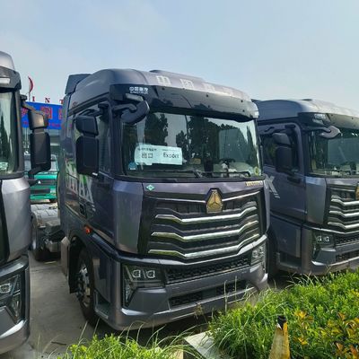 커스터마이징 2024 라이트 HOWO LNG 가스 트랙션 트럭 6 * 4/4 * 2/6 * 2 480HP에서 700HP