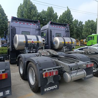 US 2024 가벼운 HOWO LNG 가스 견인 트럭 6 * 4 480HP에서 700HP 부품이있는 운송 트럭