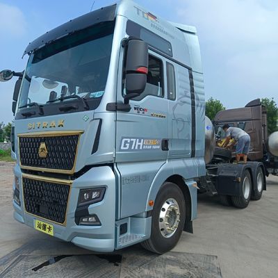 630HP 6*4 2024 산데카 G7h LNG 트랙터 트럭 8.25m*2.55m*3.96m 화물을 운송