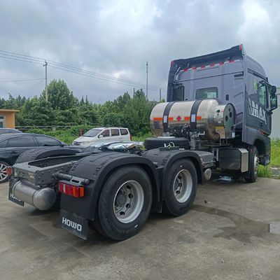 6x4 용량 31-40t HOWO 가스 LNG540HP 자동 변속기 트랙션 운송 트럭