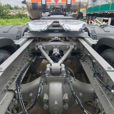 540HP HOWO 6X4LNG 자동 변속기 트랙터 미국 화폐와 함께 운송 트럭