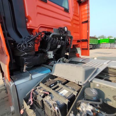 수동 변속기 유형 사용 된 Sinotruck HOWO 6X4 CNG 트랙터 트럭 귀하의 요구 사항에 대한