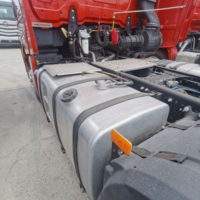 JAC 6X4 트럭 600L 연료 탱크 튜브리스 타이어 디자인 351-450hp
