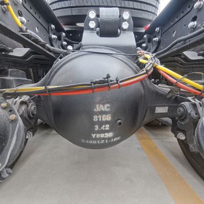 JAC 6X4 트럭 600L 연료 탱크 튜브리스 타이어 디자인 351-450hp