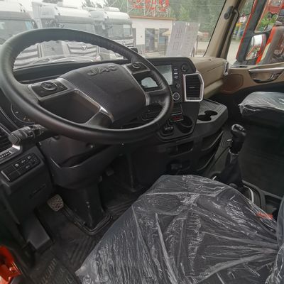 중량 픽업이 쉬운 JAC 6X4 트럭 1000L 연료 탱크 6.8x2.5x3.8m